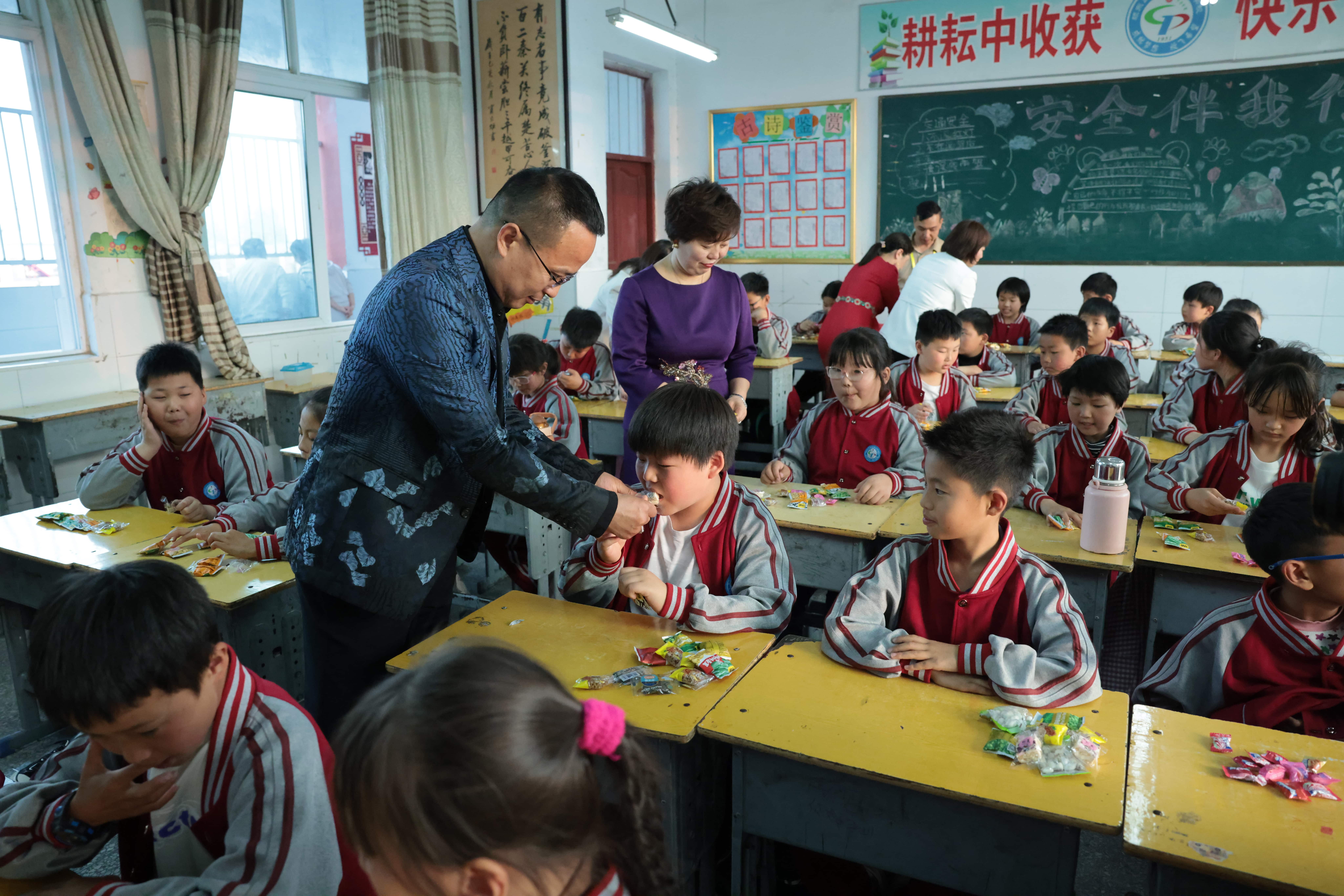 在爱意的“双向奔赴”中丨第249所乐竞(中国)公益学校揭牌 在爱意的“双向奔赴”中丨第249所乐竞(中国)公益学校揭牌