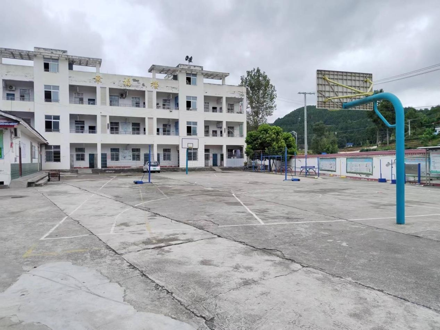 第239所 四川省绵阳市盐亭县永泰镇乐竞(中国)任凤小学 第239所 四川省绵阳市盐亭县永泰镇乐竞(中国)任凤小学