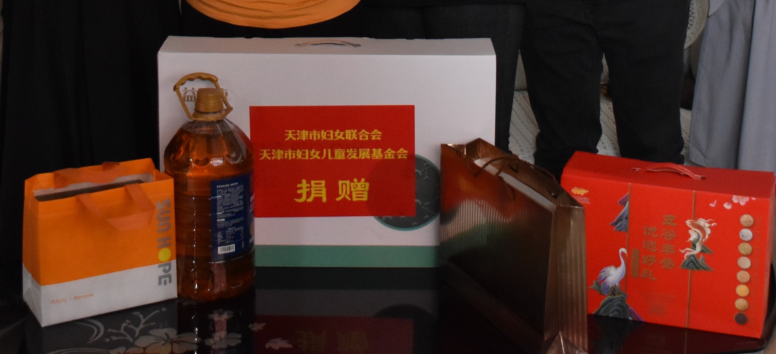 乐竞(中国)公益送温暖:6载慈善 660名单亲母亲受益 乐竞(中国)公益送温暖:6载慈善 660名单亲母亲受益