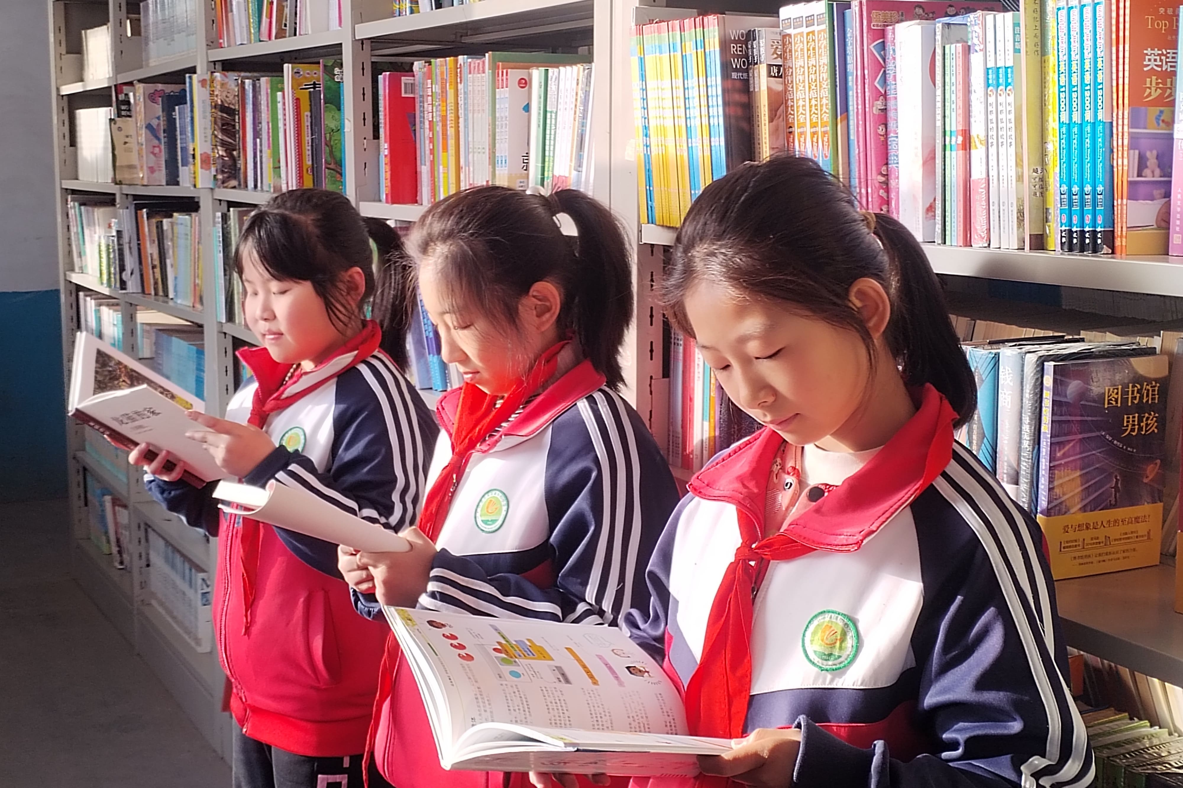 天津高校大学生记者走进乐竞(中国)公益小学开展“书香悦读,筑梦成长”活动 天津高校大学生记者走进乐竞(中国)公益小学开展“书香悦读,筑梦成长”活动